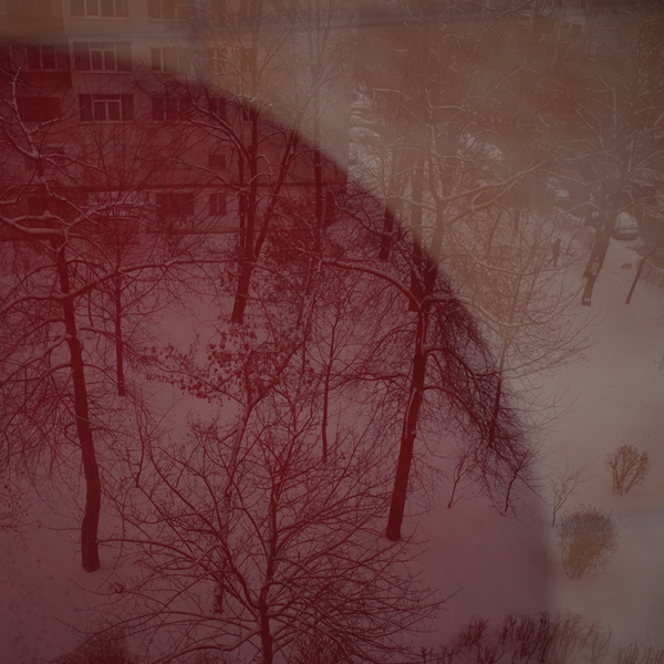 548 :: Snow and red carpet (dbl. exp.)